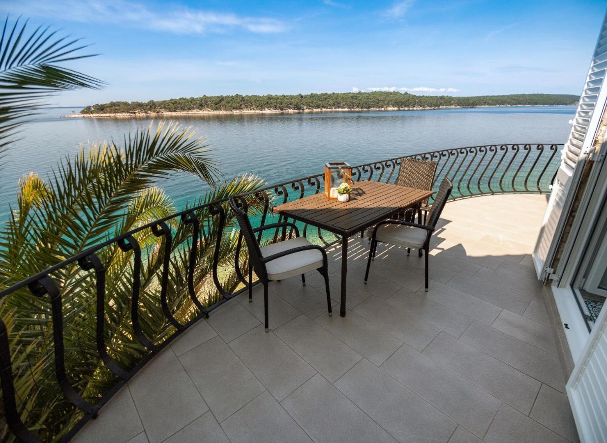 Apartment Julietta Rab Town Bagian luar foto